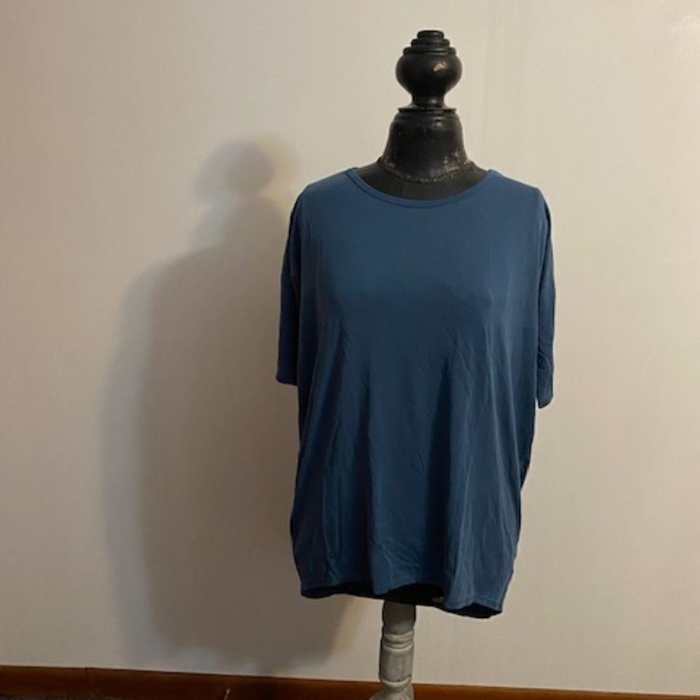 LuLaRoe Blue Scoop Neck short sleeve top, size Small